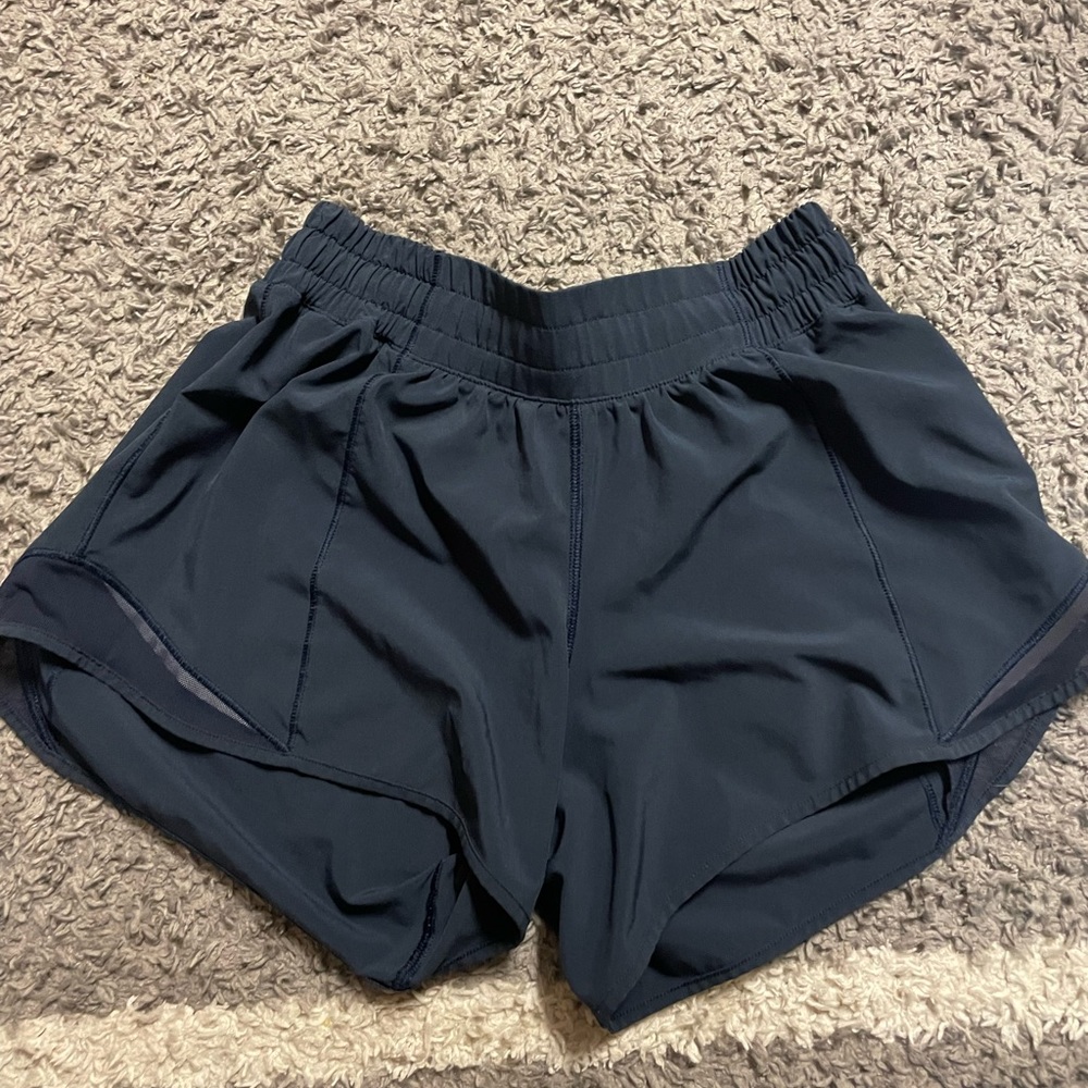 lululemon hotty hot 4” shorts